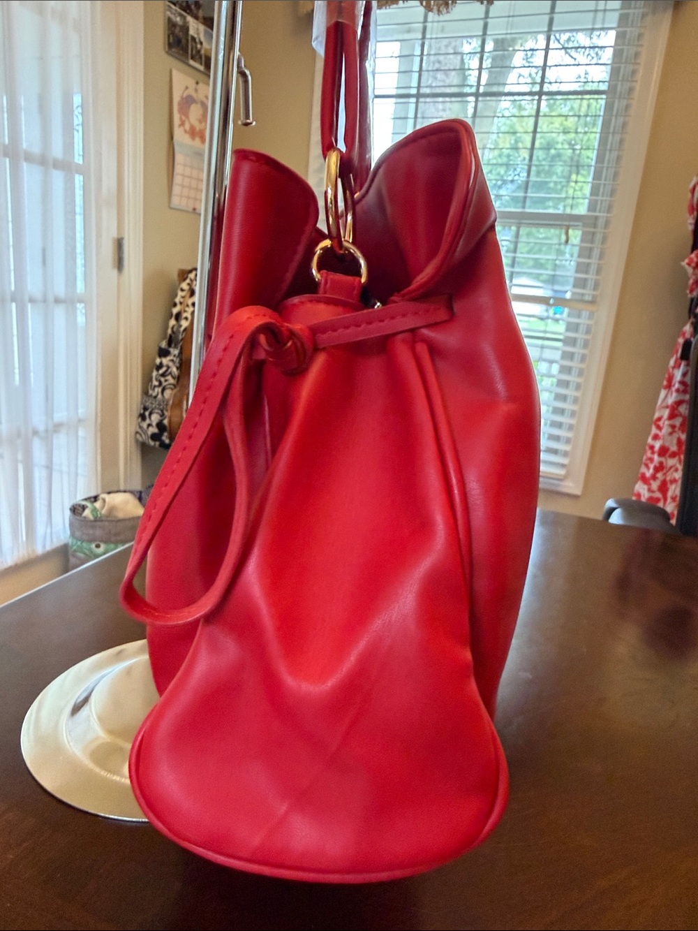 Badgley Mischka NWT red drawstring shoulder bag with detachable crossbody strap - Picture 4 of 7